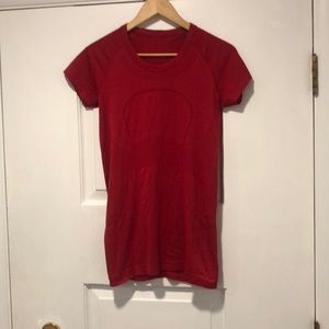 Lululemon Run Swiftly Short sleeved Red T-shirt. 6 long. Excellent